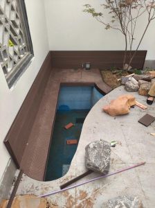 农村庭院怎么做鱼池_废物改造生态乐园